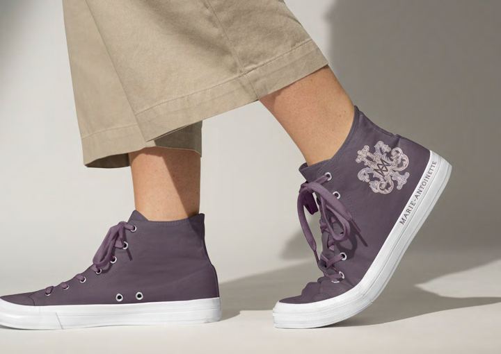 Purple embroidered high-top sneakers
